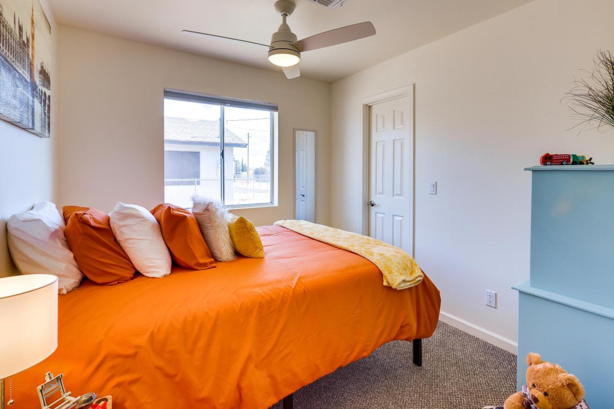 Kingman Vacation Rental With Yard And Fire Pit 외부 사진