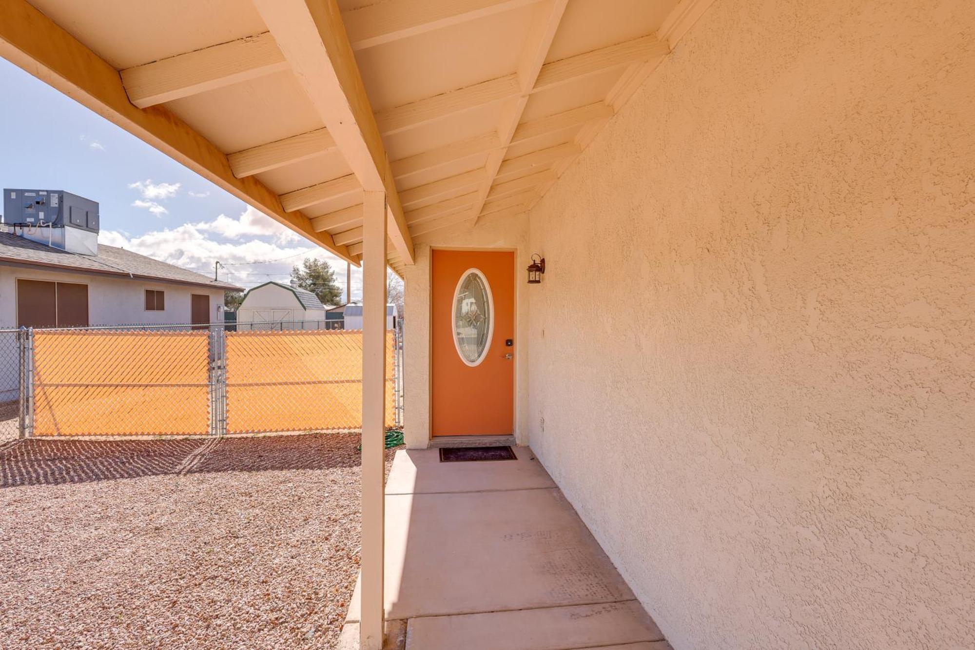 Kingman Vacation Rental With Yard And Fire Pit 외부 사진