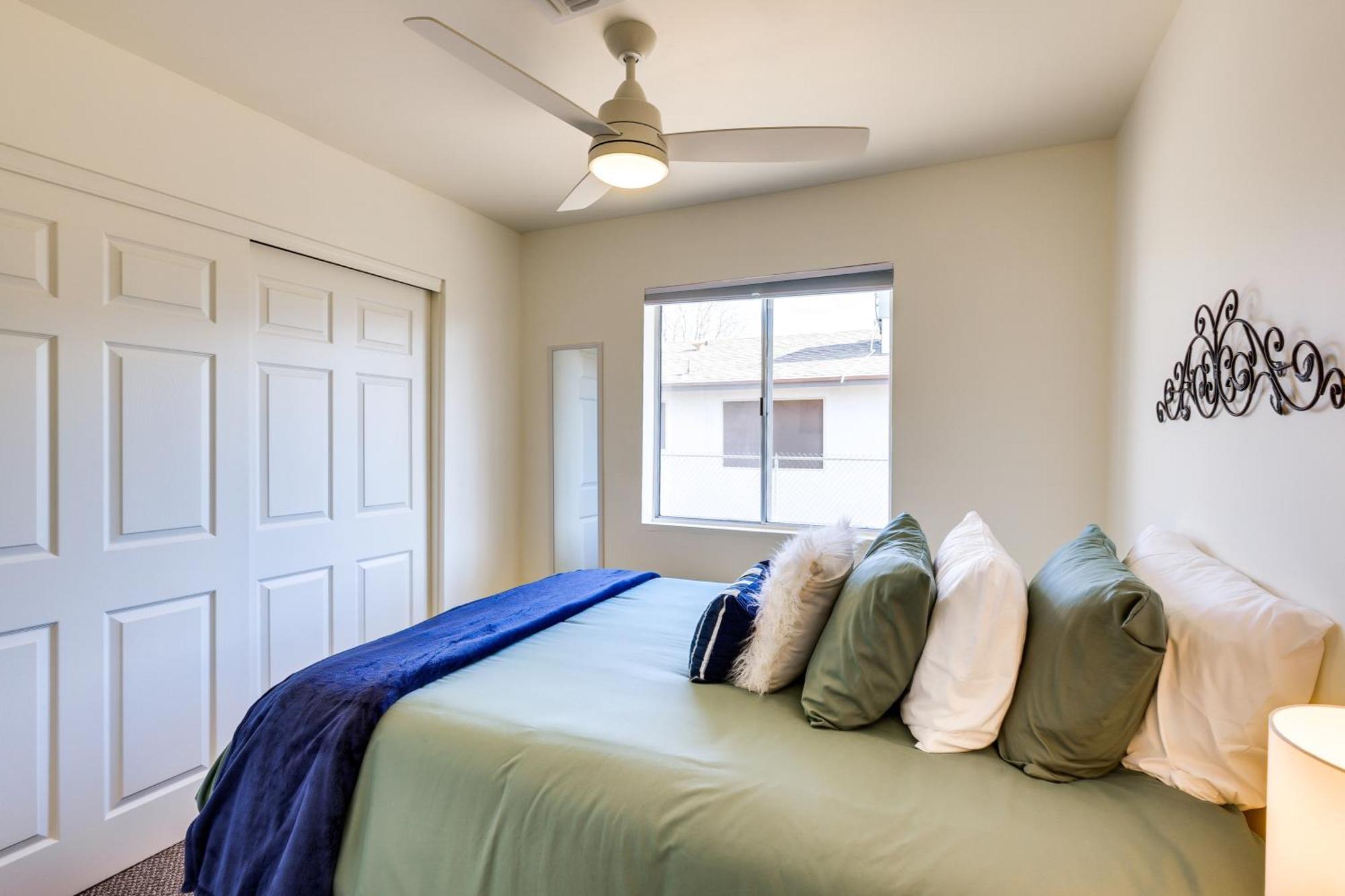 Kingman Vacation Rental With Yard And Fire Pit 외부 사진