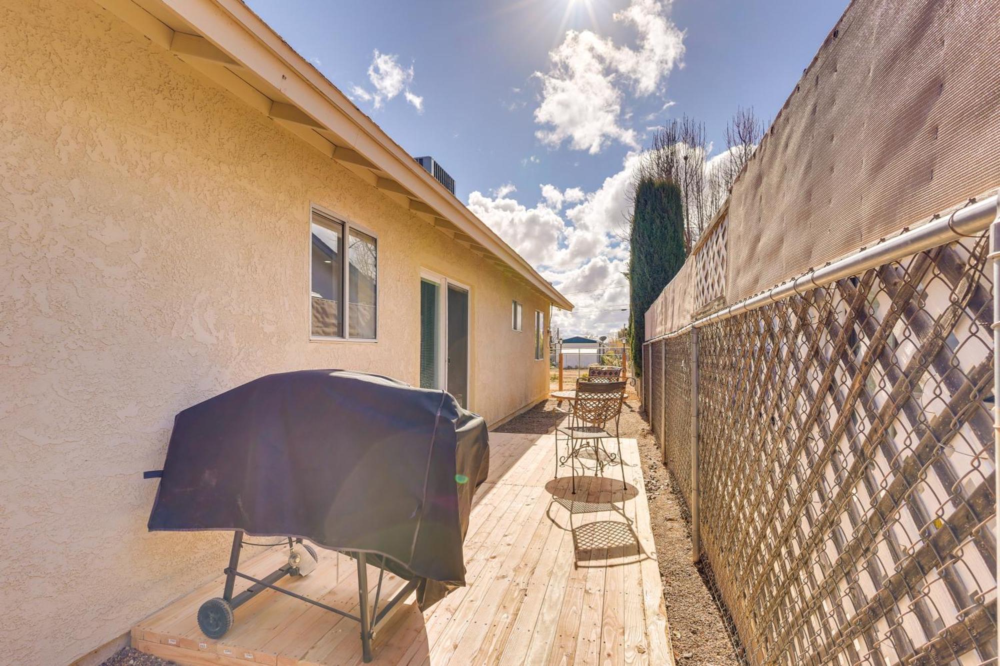 Kingman Vacation Rental With Yard And Fire Pit 외부 사진