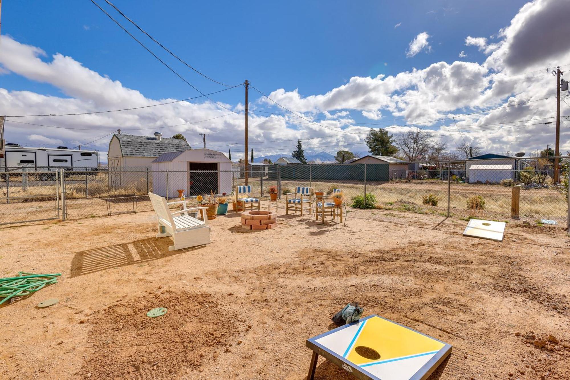 Kingman Vacation Rental With Yard And Fire Pit 외부 사진
