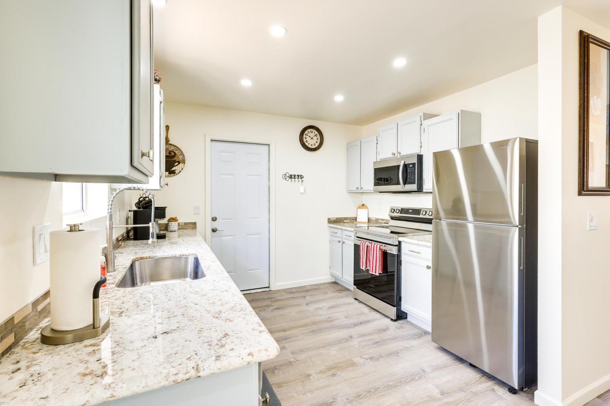Kingman Vacation Rental With Yard And Fire Pit 외부 사진